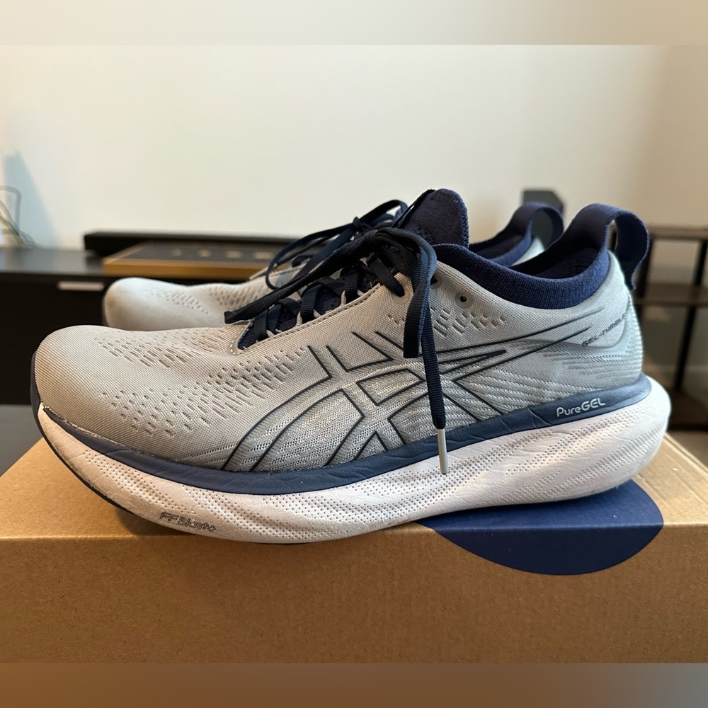 ASICS Gel Nimbus 25 Size 11 4E (Extra Wide)